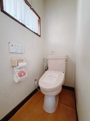 ■トイレ｜1階・2階にトイレをご用意しております♪窓付きなので換気もできますので、綺麗を保てます♪