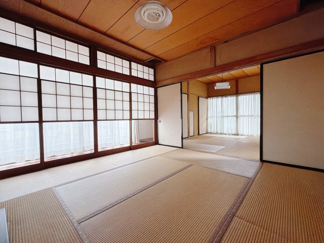 ■和室｜和室でしか味わえない畳ならではの香りや素材で和のやすらぎを感じてください♪休日はお子様とお昼寝するのにも最適です！