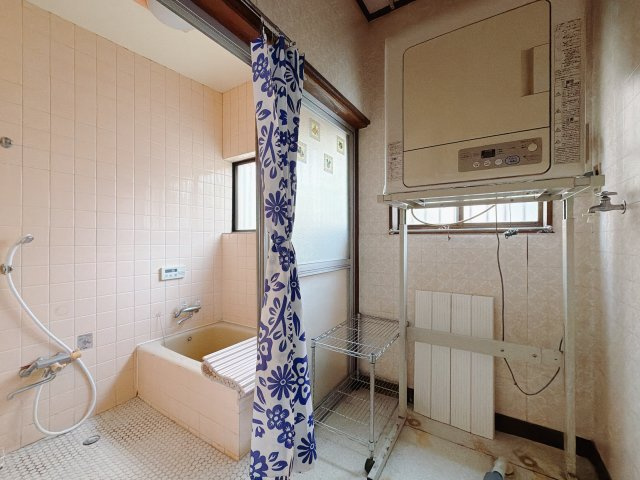 ■洗面室｜ひろびろとした洗面室で、朝の準備も楽しくなります☆.*