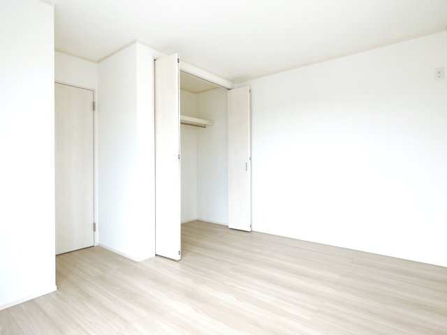 藤井上組（全12区画）9号棟　洋室：クローゼット完備