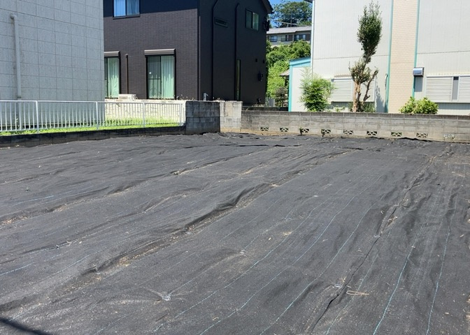 土地の形が極端に長細かったり、狭小地、あるいは道路との高低差がある傾斜地だった場合、後々売ろうとしても買い手がつかない場合もあります。後々、売却することになった時に価値の下がらない土地を選びましょう。