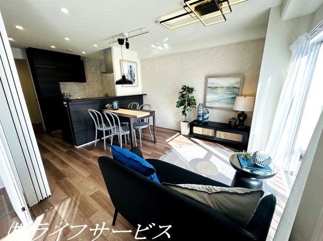 上層階・南向きにつき陽当り良好！室内リフォーム済につきすぐのご入居が可能です！機能面も充実のこだわりのリフォーム！