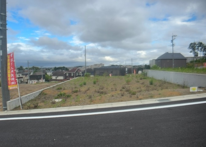 土地の形が極端に長細かったり、狭小地、あるいは道路との高低差がある傾斜地だった場合、後々売ろうとしても買い手がつかない場合もあります。後々、売却することになった時に価値の下がらない土地を選びましょう。