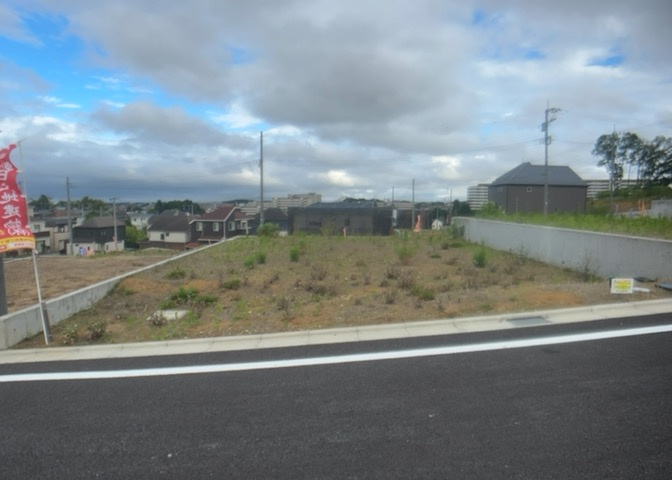隣家の土地はどうなっているのか、生活利便施設が近くにあるのか、学校まで近いかなど、お客様のライフスタイルにあわせたイメージが重要です。また、近くにあると困る施設が近くにないかも確認するといいでしょう。