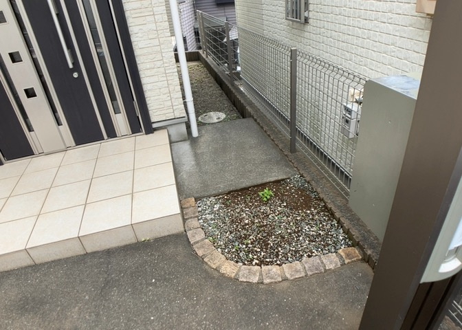 庭があることでガーデニングや家庭菜園はもちろん、こどもの遊び場やペットを放して遊ぶことができます。また、家の周囲に余裕があるということです。隣地との間があれば、十分な日当たりと、風通しが確保できます。