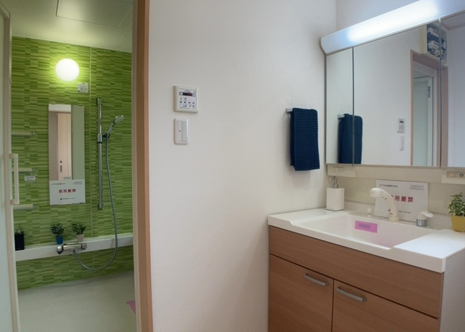 洗面化粧台では顔を洗ったり、身だしなみを整えることが本来の使い方ですが、用途によっては洗面化粧台に求められる機能が違ってくるため、ご自身や家族のライフスタイルに合ったものを選ぶことをおすすめ致します。