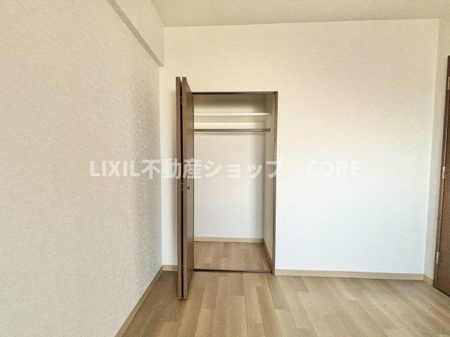 普段着やスーツはもちろんのこと、コート類などもしっかり掛けられます。