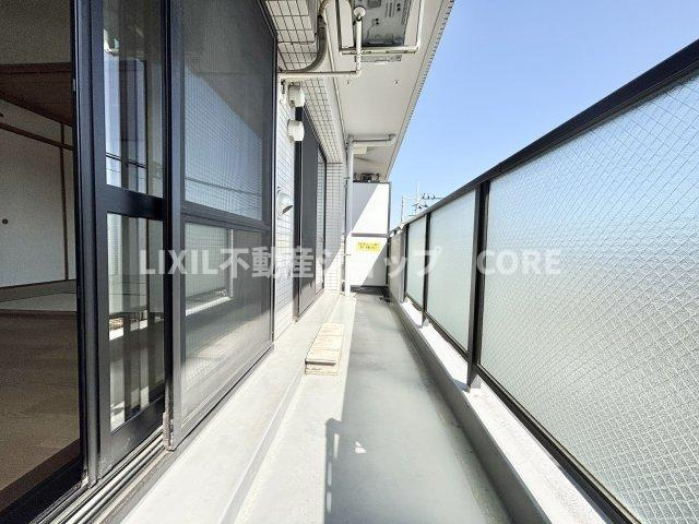 南に大きく面したバルコニーは太陽の温かな温もりをめいいっぱい受け止めてくれます。