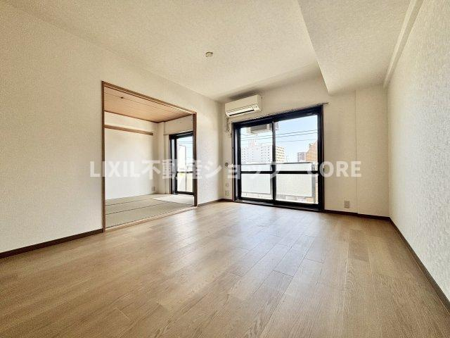 天気の良い日は是非窓を開けて風通しの良さもご体感下さい。明るいＬＤＫがご家族団欒の時を包みます。