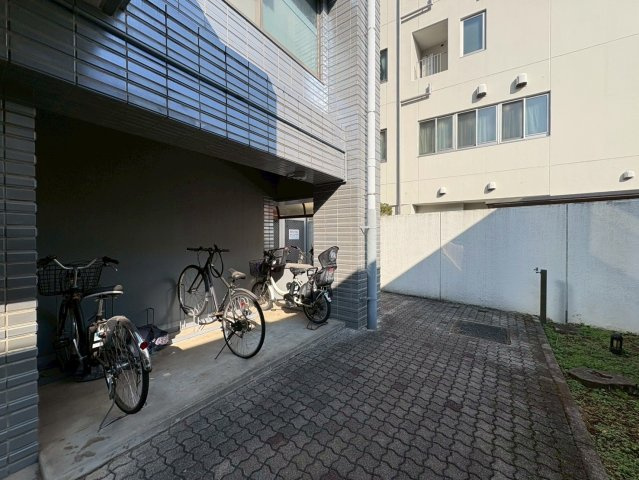 駐輪場。