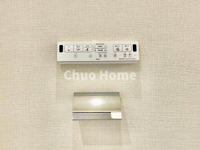 【ウォシュレット】清潔に使いたいお手洗いには最適な設備です。もちろんウォームレットも標準装備です。