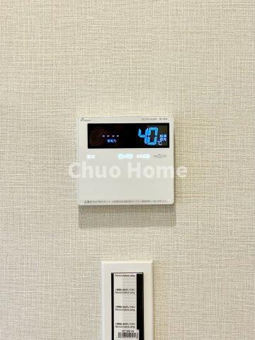 【給湯リモコン】外での一日を忘れさせてくれるオートバス機能でお好みの湯量・温度に調整された浴槽。