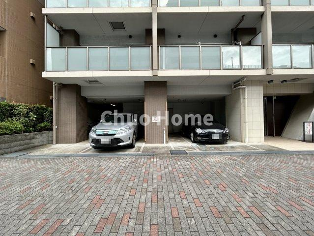 【敷地内駐車場】最新の空き状況や費用などの詳細は担当スタッフまでお問い合わせください。