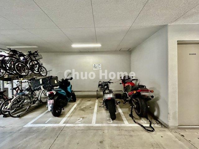 【バイク置場】最新の空き状況や費用などの詳細は担当スタッフまでお問い合わせください。