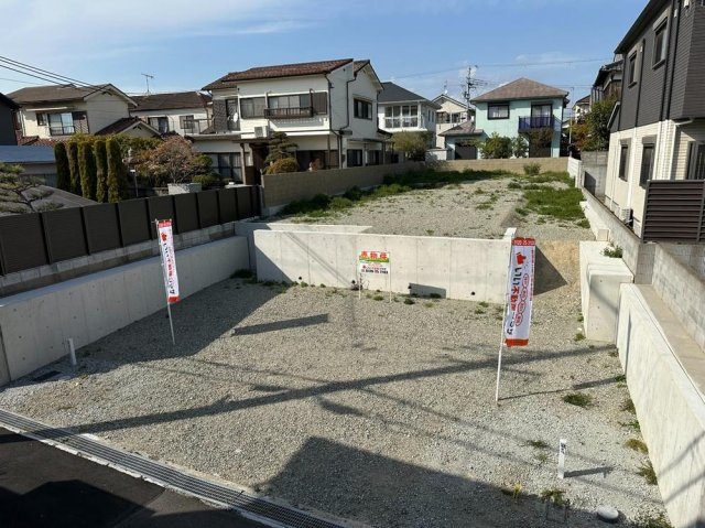 【現地土地】　人気の「明石市上ノ丸」に全2区画の分譲地が誕生しました。土地面積は59坪以上！建築条件はございません。周辺は、第一種低層住居専用地域に位置する閑静な住宅街です。