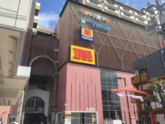 【アスピア明石】　徒歩10分(約750m)。営業時間9：00～21：30(一部営業時間が異なる店舗があります)、駐車場有り。ファッション雑貨をはじめ、生活雑貨やレストランなどが揃った商業施設です。