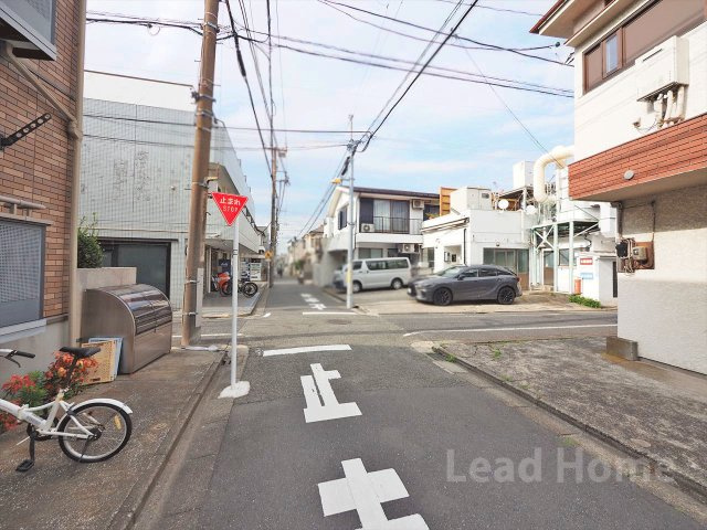 2つの道路に面しており車の出し入れもスムーズ！日差しをたっぷり取り込める明るい間取りが計画できます！