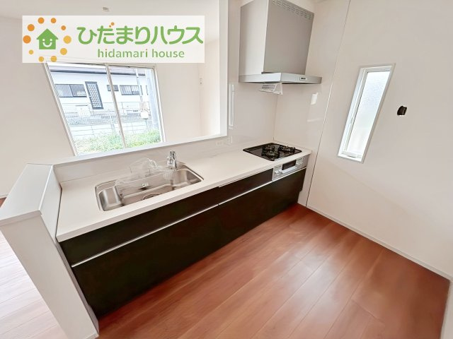 料理をしながらでも、ご家族との会話を楽しめる対面式キッチン♪