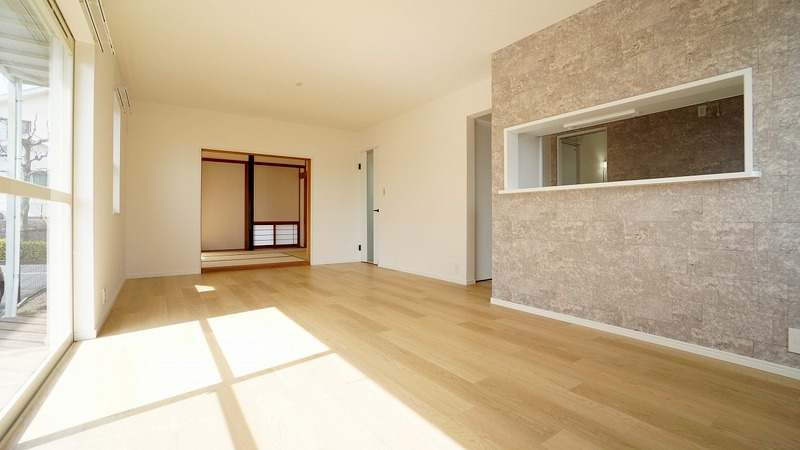 16帖ＬＤＫ　陽ざしが明るいひろびろ空間　ウッドデッキテラス、6帖和室つなかり