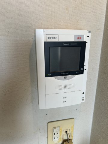 来客の顔がはっきりと確認できるので防犯面でも心強く、お子様のお留守番時や夜間の対応も安心です。