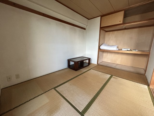 畳のクッション性により、フローリングよりも防音効果が期待できる防音効果があります。