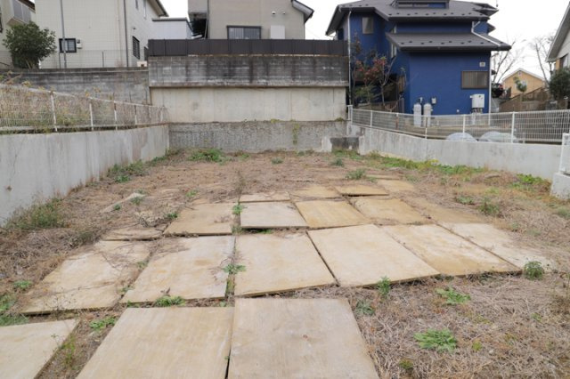 物件の詳細については、現地を見てわかること以外に、役所や法務局などで調べないとわからないことがあります。そのため、現地に行く場合は、もしこの物件を買ったらどのような生活ができるかをイメージしましょう。