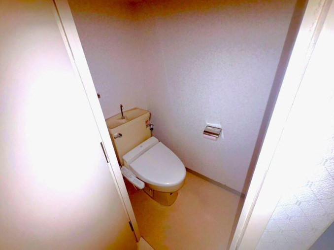 トイレは温水洗浄便座付き♪