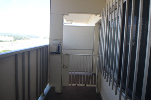 角部屋なので、戸建のような門扉があるお部屋です
