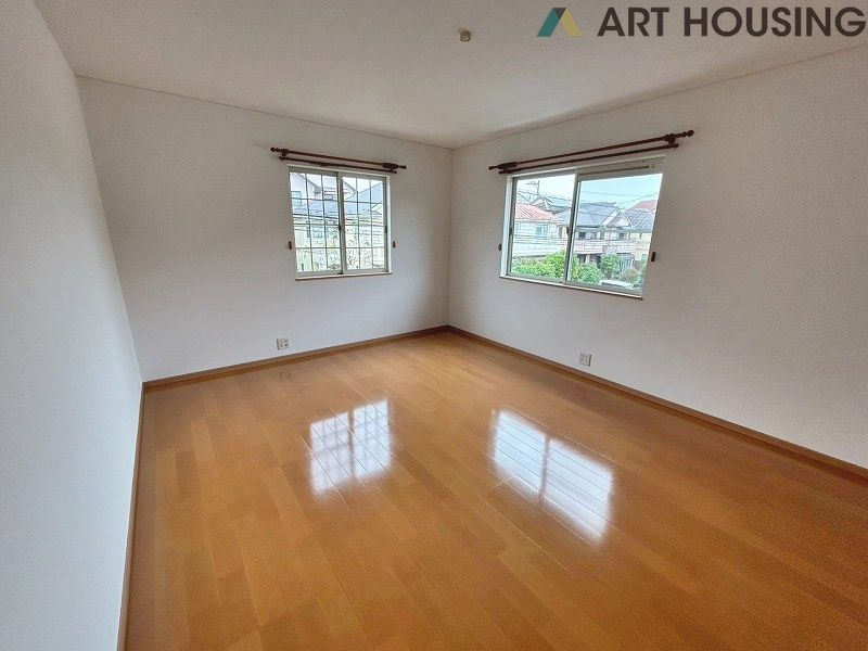 落ち着いて過ごせるお部屋なので、寝室にいかがでしょうか