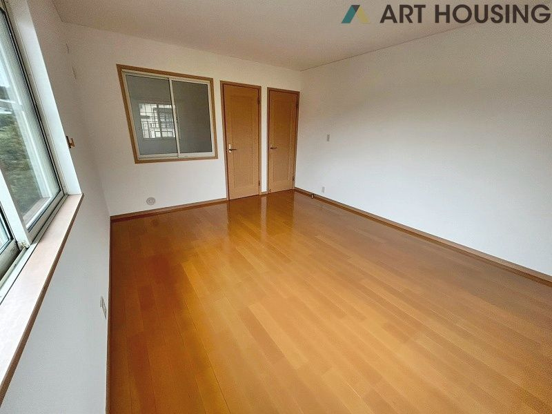 落ち着いて過ごせるお部屋なので、寝室にいかがでしょうか