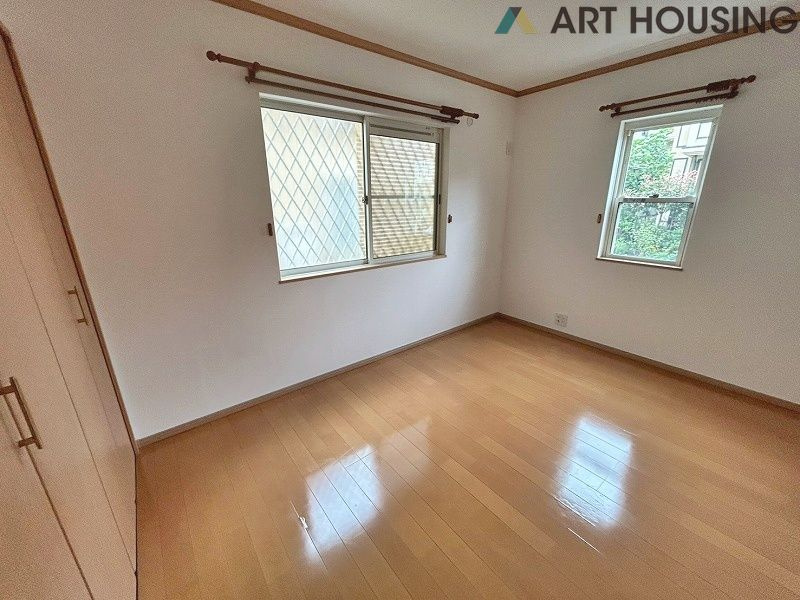 明るい洋室です