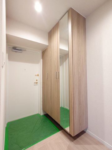 【新設】大型シューズボックス設置（トールタイプ・姿見ミラー付き）、靴もたくさん収納できます♪