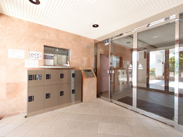【オートロックエントランス】