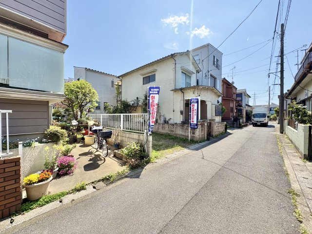 北西側約4ｍ公道に約3.9ｍ接道した敷地約14坪。両新田小学校まで徒歩約8分（約600ｍ）お子様の通学にも安心の距離です。自由設計で夢のマイホームはいかがでしょうか。当社無料の間取り作成も承ります！