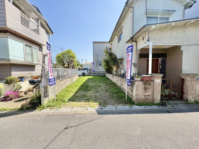 北西側約4ｍ公道に約3.9ｍ接道した敷地約14坪。両新田小学校まで徒歩約8分（約600ｍ）お子様の通学にも安心の距離です。自由設計で夢のマイホームはいかがでしょうか。当社無料の間取り作成も承ります！