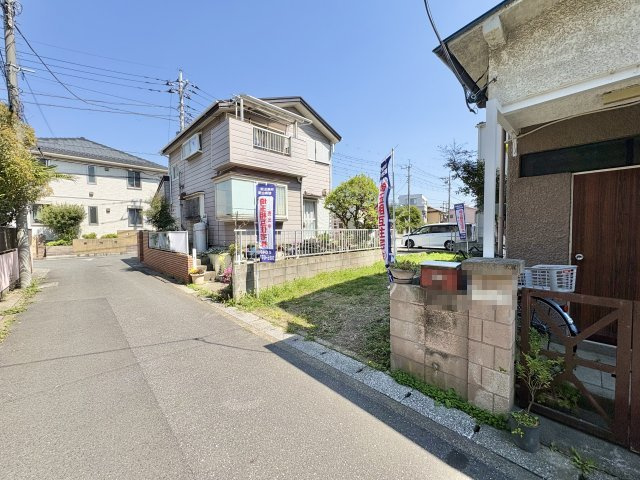 北西側約4ｍ公道に約3.9ｍ接道した敷地約14坪。両新田小学校まで徒歩約8分（約600ｍ）お子様の通学にも安心の距離です。自由設計で夢のマイホームはいかがでしょうか。当社無料の間取り作成も承ります！