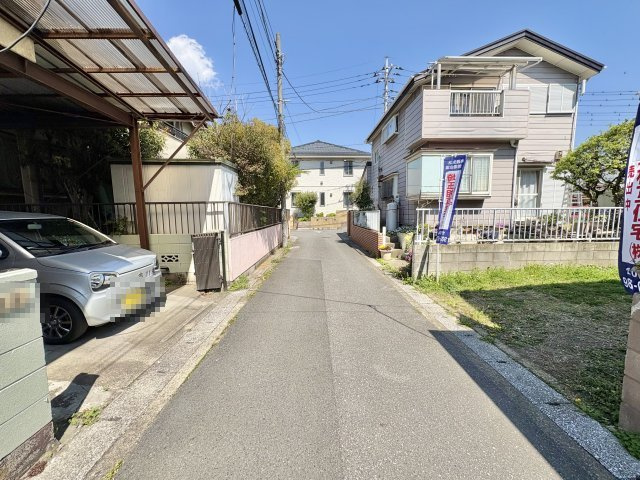 北西側約4ｍ公道に約3.9ｍ接道した敷地約14坪。両新田小学校まで徒歩約8分（約600ｍ）お子様の通学にも安心の距離です。自由設計で夢のマイホームはいかがでしょうか。当社無料の間取り作成も承ります！