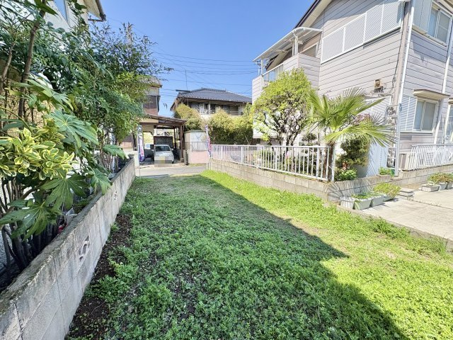 北西側約4ｍ公道に約3.9ｍ接道した敷地約14坪。両新田小学校まで徒歩約8分（約600ｍ）お子様の通学にも安心の距離です。自由設計で夢のマイホームはいかがでしょうか。当社無料の間取り作成も承ります！