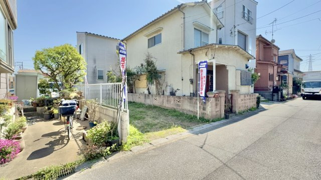 北西側約4ｍ公道に約3.9ｍ接道した敷地約14坪。両新田小学校まで徒歩約8分（約600ｍ）お子様の通学にも安心の距離です。自由設計で夢のマイホームはいかがでしょうか。当社無料の間取り作成も承ります！