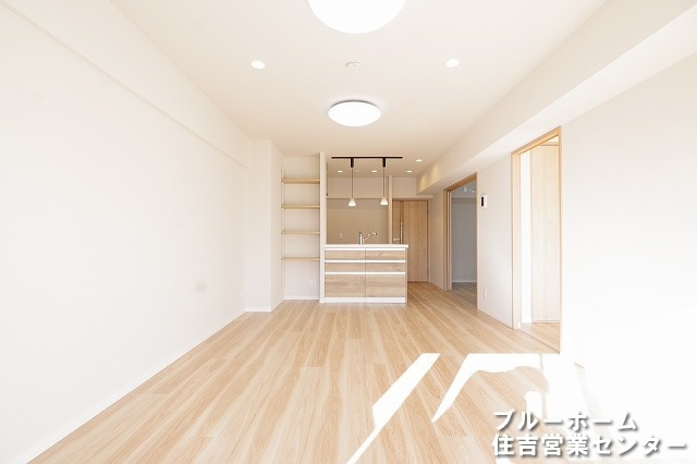 約15.5帖のLDKです！広々とした空間で大きな家具の配置等も困りません♪
