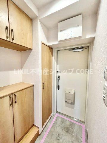 玄関ホールがスッキリ広々としていると帰る時も出ていく時も気持ちが良いものです！　