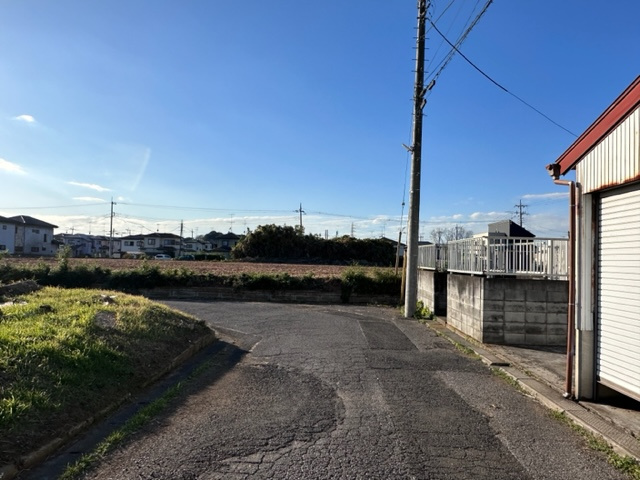 前面道路含む現地写真です