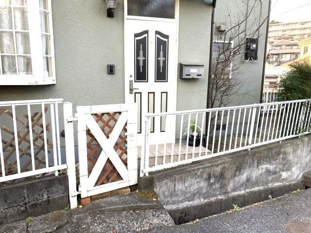 リビングの間取りの種類は大きくわけてリビングとダイニングが別になっているタイプ、リビングダイニング一体型です。どちらも一長一短ですので、家を選ぶ時はその両面をチェックして決めるようにしましょう。