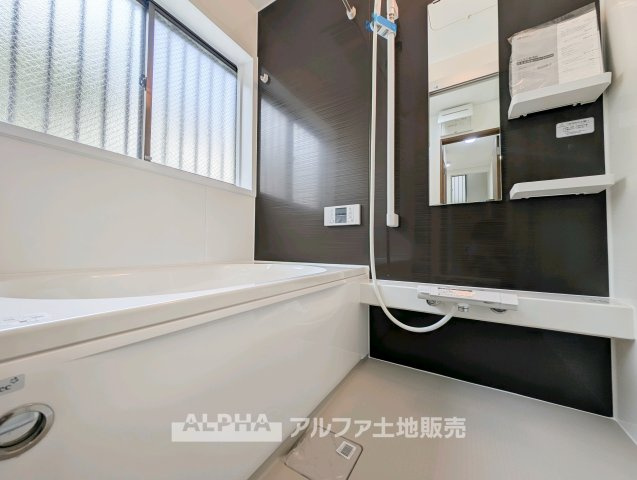 【Bathroom】　◆浴室◆ユニットバスを新たに交換。毎日の疲れを癒やすバスタイムを、清潔感のある空間でお楽しみいただけます。