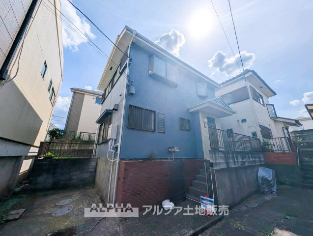 【Renovated　House】　◆外観◆土地100.03平米、建物75.35平米の戸建住宅。外壁・屋根塗装を含むリフォームで住まいを整えます。