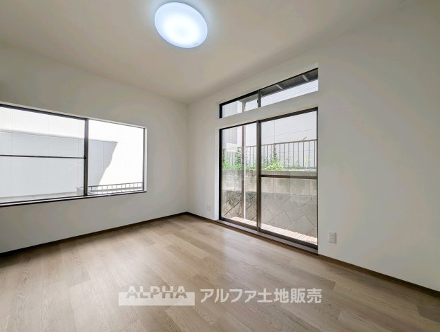 【Bright　Living】　◆LDK◆約13.5帖のLDKは、家族が自然と集まる住まいの中心。ダイニングとリビングをバランスよく配置しやすい空間です。