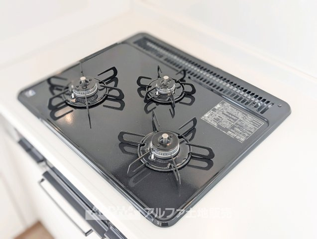 【Gas　Stove】　◆ガスコンロ◆火力を目で確認しながら調理できるガスコンロ。炒め物から煮込み料理まで、幅広いメニューづくりに活躍します。