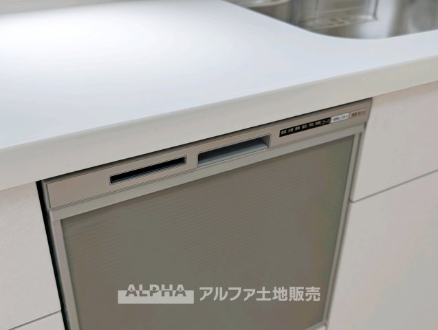 【Dishwasher】　◆食洗機◆食後の洗い物にかかる手間を軽減できる食洗機。家事時間を短縮し、食後の時間を有効に使える便利な設備です。