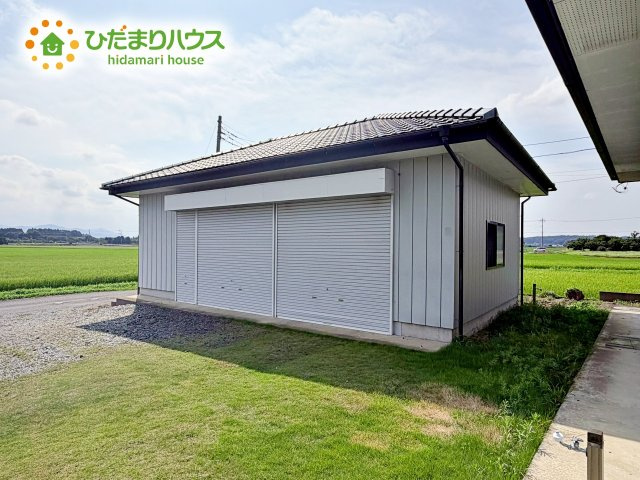 物の収納に便利な倉庫つき！