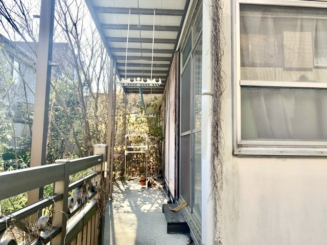 バルコニー下に物干スペースがあります